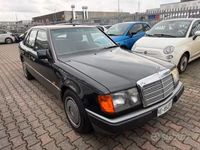 Usata Mercedes E200 122 CV (89 kW) 1991 Nero Berlina