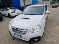 Usata Subaru Outback Exclusive+ 150 CV (110 kW) 2013 Bianco Station wagon