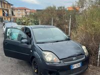 Usata Ford Fiesta 73 CV (53 kW) 2007 Grigio Utilitaria
