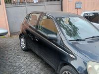 Usata Toyota Yaris Luna 86 CV (63 kW) 2001 Nero Utilitaria