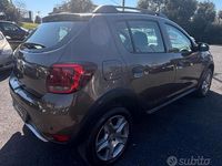 Usata Dacia Sandero Stepway 90 CV (66 kW) 2017 Marrone Berlina
