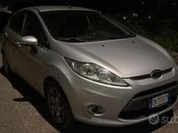 Usata Ford Fiesta Titanium 97 CV (71 kW) 2011 Grigio Utilitaria