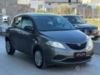 Usata Lancia Ypsilon Silver 69 CV (50 kW) 2016 Grigio Utilitaria