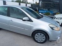 Usata Renault Clio II 75 CV (55 kW) 2011 Argento Berlina
