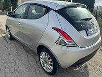 usata Lancia Ypsilon 1.2 69 CV 5 porte Silver