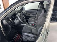 Nuova Suzuki Vitara 110 CV (80 kW) 2026 Avorio metallizzato/tetto nero SUV