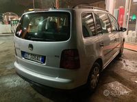 Usata VW Touran 105 CV (77 kW) 2010 Grigio Monovolume