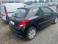 Gebraucht Peugeot 207 75 PS (55 kW) 2011 Schwarz Kleinwagen