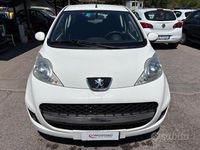 Usata Peugeot 107 Access 68 CV (50 kW) 2013 Bianco Utilitaria