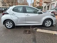 Usata Toyota Yaris Hybrid Business Edition 92 CV (67 kW) 2021 Grigio Berlina