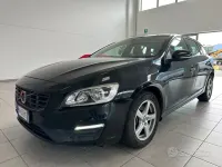Usata Volvo V60 Business Edition 150 CV (110 kW) 2018 Nero Station wagon