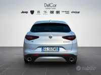 Usado Alfa Romeo Stelvio Business 190 CV (139 kW) 2021 Azul SUV