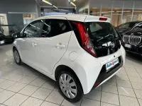 Begagnad Toyota Aygo 72 HK (52 kW) 2018 Vit Halvkombi