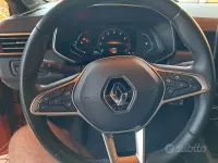 Usata Renault Clio V Intens 101 CV (74 kW) 2020 Arancione Berlina