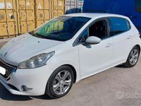 Usata Peugeot 208 Allure 82 CV (60 kW) 2013 Bianco Utilitaria