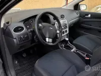 Usata Ford Focus 90 CV (66 kW) 2006 Nero Berlina
