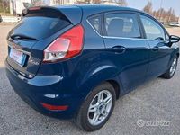 Usata Ford Fiesta 75 CV (55 kW) 2015 Blu Berlina