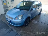 Usata Ford Fiesta 80 CV (58 kW) 2006 Bluazzurro Utilitaria