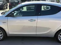 Usata Lancia Ypsilon Gold 69 CV (50 kW) 2014 Argento Utilitaria