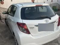 Usata Toyota Yaris 90 CV (66 kW) 2012 Bianco Utilitaria
