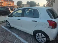 Usata Toyota Yaris Sol 69 CV (50 kW) 2009 Bianco Utilitaria