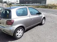 Usata Toyota Yaris Sol 65 CV (47 kW) 2003 Marrone Berlina