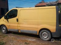 Usata Renault Trafic 100 CV (73 kW) 2003 Giallo Monovolume