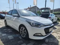 Usata Hyundai i20 Comfort 101 CV (74 kW) 2016 Bianco Berlina