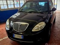 Usado Lancia Ypsilon 2010 Cinzento Citadino