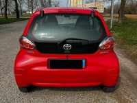 Usata Toyota Aygo 68 CV (50 kW) 2010 Rosso Utilitaria