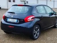 Usata Peugeot 208 Allure 82 CV (60 kW) 2014 Blu Utilitaria