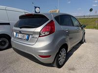 Usata Ford Fiesta 60 CV (44 kW) 2015 Grigio Berlina