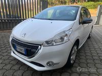 Usata Peugeot 208 Allure 68 CV (50 kW) 2014 Bianco Utilitaria