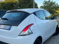 Usata Lancia Ypsilon 69 CV (50 kW) 2015 Bianco Utilitaria