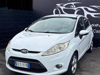 Usata Ford Fiesta Titanium 67 CV (49 kW) 2011 Bianco Utilitaria