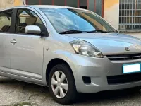 Usata Daihatsu Sirion 69 CV (50 kW) 2011 Argento Utilitaria