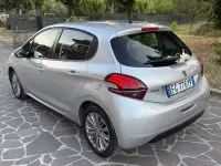 Usata Peugeot 208 Allure 75 CV (55 kW) 2017 Argento Utilitaria