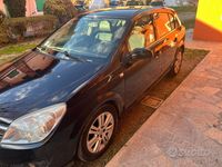 Usata Opel Astra Cosmo 101 CV (74 kW) 2007 Nero Berlina