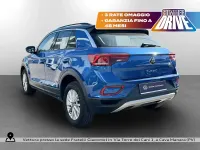 Usata VW T-Roc Life 116 CV (85 kW) 2023 Ravenna blue metallizzato nero SUV