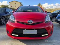 Brugt Toyota Aygo Connect Style 67 HK (49 kW) 2013 Rød Hatchback