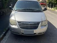Usata Chrysler Voyager 150 CV (110 kW) 2006 Grigio Monovolume