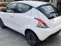 Usata Lancia Ypsilon Gold 69 CV (50 kW) 2022 Bianco Utilitaria