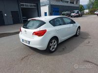 Usata Opel Astra 60 CV (44 kW) 2012 Bianco Berlina