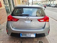 Usata Toyota Auris Lounge 90 CV (66 kW) 2014 Perlato Berlina
