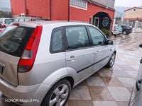 Usata Ford Fiesta Ghia 74 CV (54 kW) 2005 Grigio Berlina