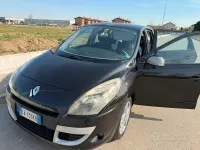 Usata Renault Scénic III 110 CV (80 kW) 2009 Nero Monovolume