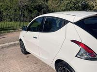 Usata Lancia Ypsilon Gold 69 CV (50 kW) 2018 Bianco Utilitaria