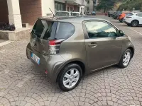 Usata Toyota iQ 68 CV (50 kW) 2012 Marrone Utilitaria