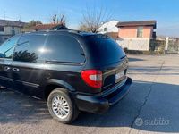 Usata Chrysler Voyager 150 CV (110 kW) 2005 Nero Monovolume