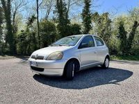 Usata Toyota Yaris Sol 68 CV (50 kW) 2000 Grigio Berlina
